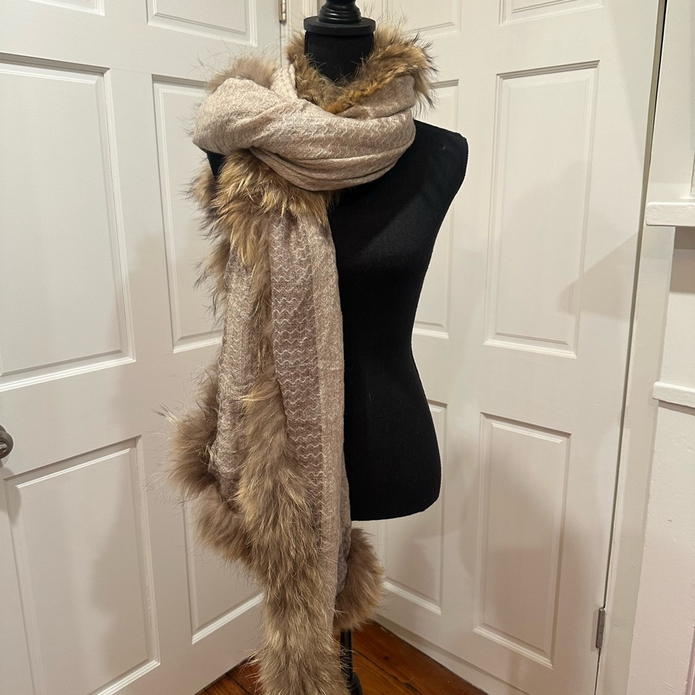 Real Fox Fur Wrap and Scarf - Picture 3 of 7